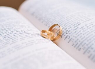 Co oznacza pierścionek z sercem?